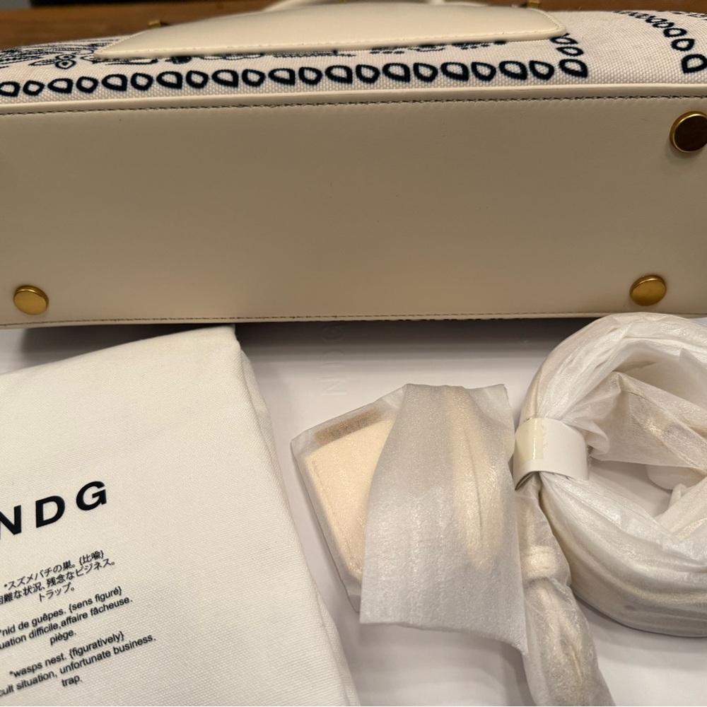 NDG Paris 300MM White Bandana Bag NIB - Picture 7 of 8